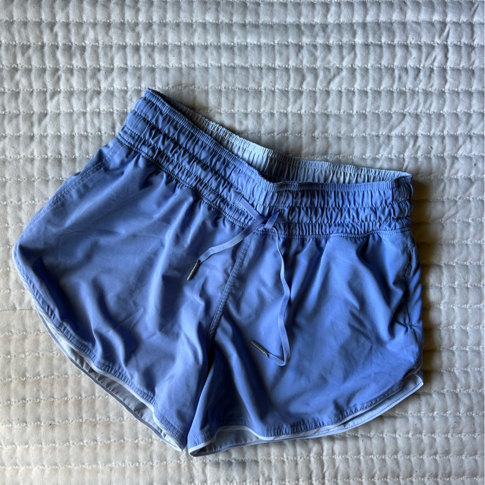 LIKE NEW lululemon reversible shorts 💙🦋